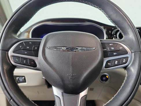 Used 2022 Chrysler Pacifica Limited FWD image 14