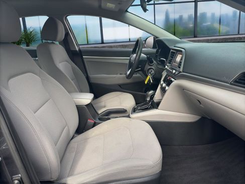 Used 2020 Hyundai Elantra SE FWD image 18