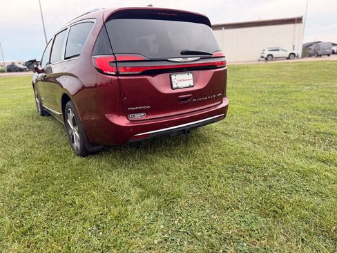 Used 2022 Chrysler Pacifica Pinnacle AWD/4WD image 7