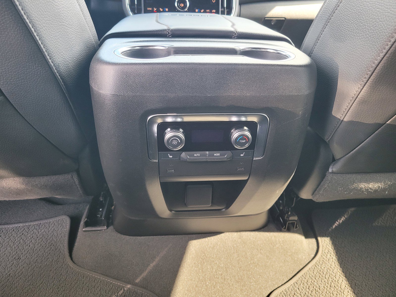 Used 2025 GMC Yukon Denali AWD/4WD image 14
