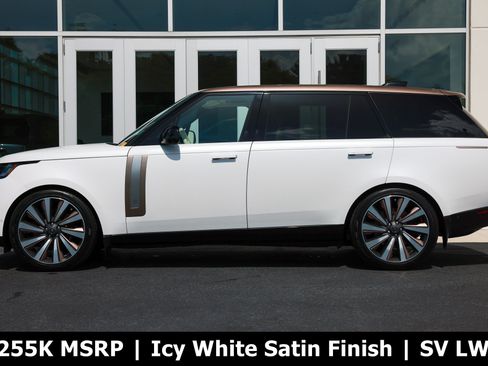 Used 2025 Land Rover Range Rover SV AWD/4WD image 1