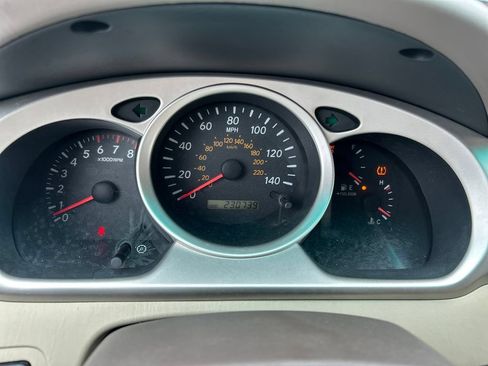 Used 2004 Toyota Highlander V6 AWD/4WD image 22