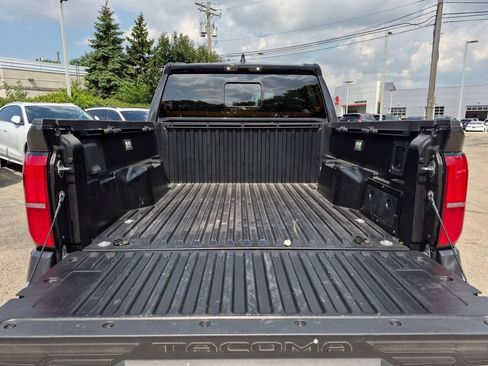 Used 2024 Toyota Tacoma TRD Off-Road w/ TRD Off Road Upgrade Package AWD/4WD image 32