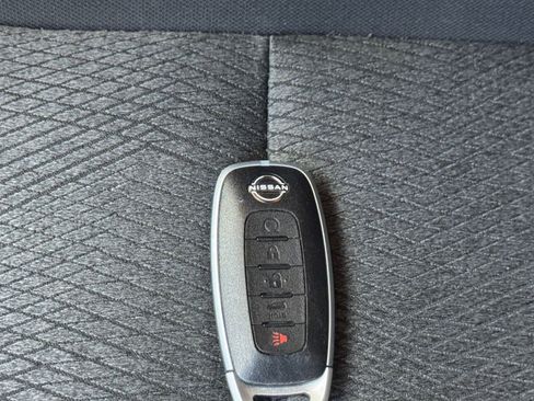 Used 2025 Nissan Rogue SV image 27