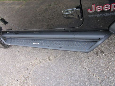 Used 2020 Jeep Wrangler Unlimited Rubicon w/ Dual Top Group image 17