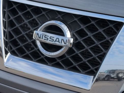 Used 2019 Nissan Frontier SV image 12