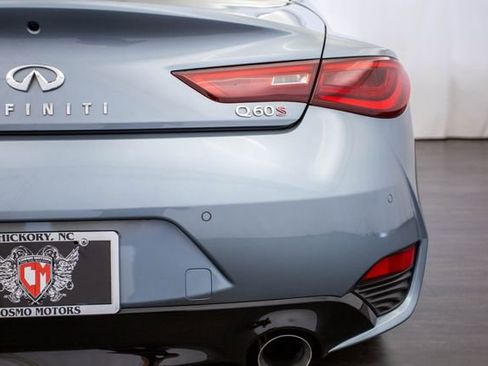 Used 2017 INFINITI Q60 Red Sport 400 image 35