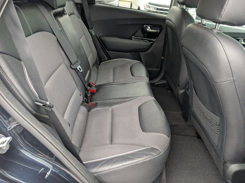 Used 2022 Kia Niro EX w/ Cold Weather Package FWD image 11