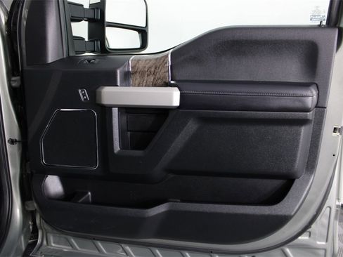 Used 2019 Ford F350 Lariat w/ Chrome Package image 37