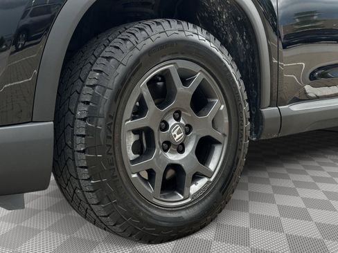 Certified 2025 Honda Pilot TrailSport image 8