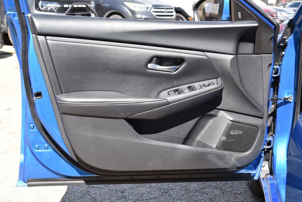 Used 2025 Nissan Sentra SV FWD image 8