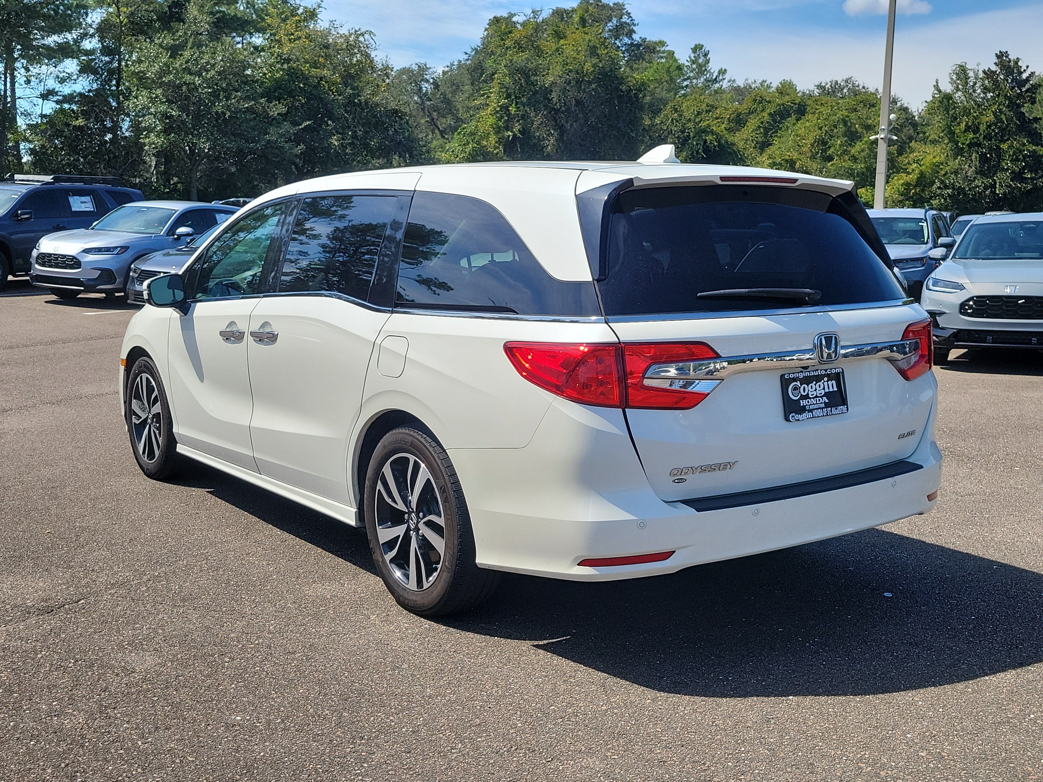 Used 2018 Honda Odyssey Elite image 3