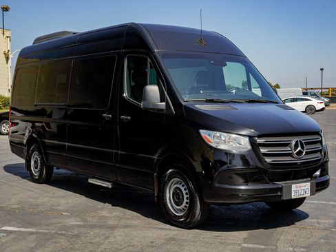 Used 2024 Mercedes-Benz Sprinter 2500 image 3