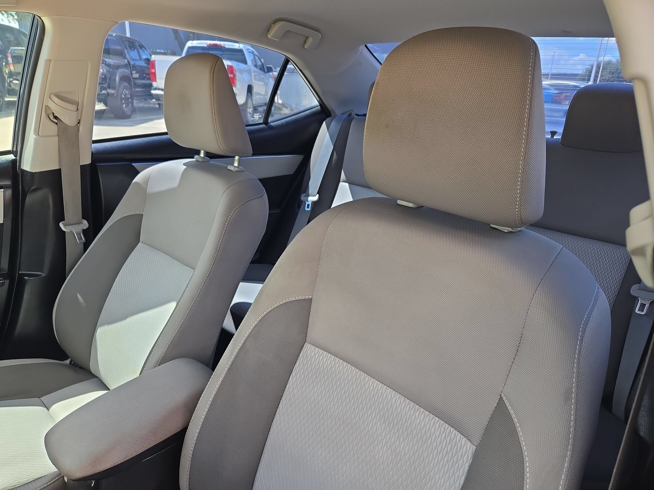 Used 2018 Toyota Corolla LE FWD image 9