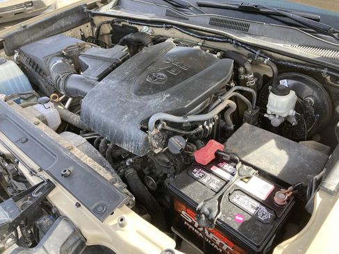 Used 2020 Toyota Tacoma TRD Sport w/ Technology Package image 40