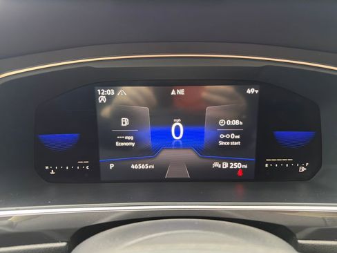 Certified 2022 Volkswagen Tiguan SE R-Line AWD/4WD image 18