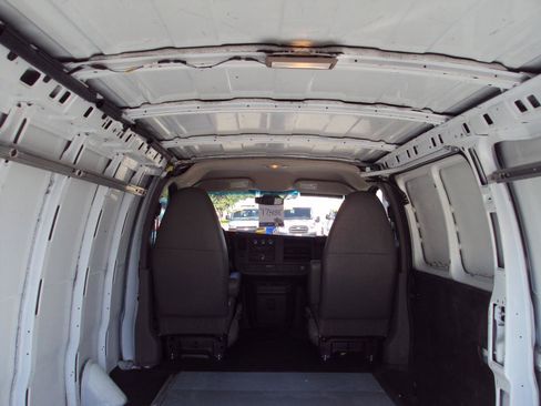 Used 2010 GMC Savana 1500 AWD image 10