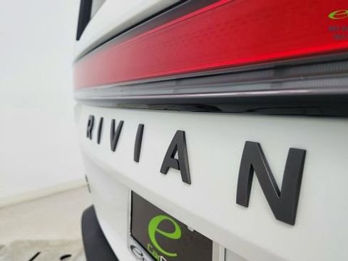 Used 2025 Rivian R1S Premium AWD/4WD image 18