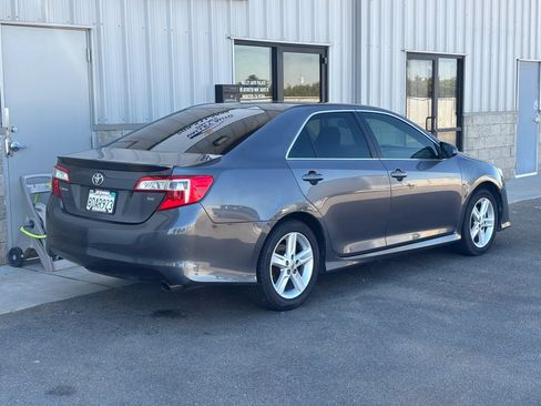 Used 2014 Toyota Camry SE FWD image 3