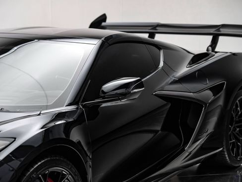 Used 2026 Chevrolet Corvette ZR1 w/ ZR1 Carbon Fiber Aero Package RWD image 37