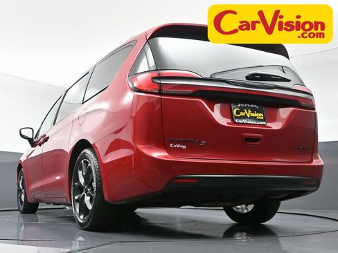 Used 2025 Chrysler Pacifica Limited image 57