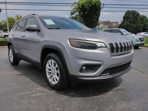 Used 2019 Jeep Cherokee Latitude w/ Popular Appearance Group AWD/4WD image 3