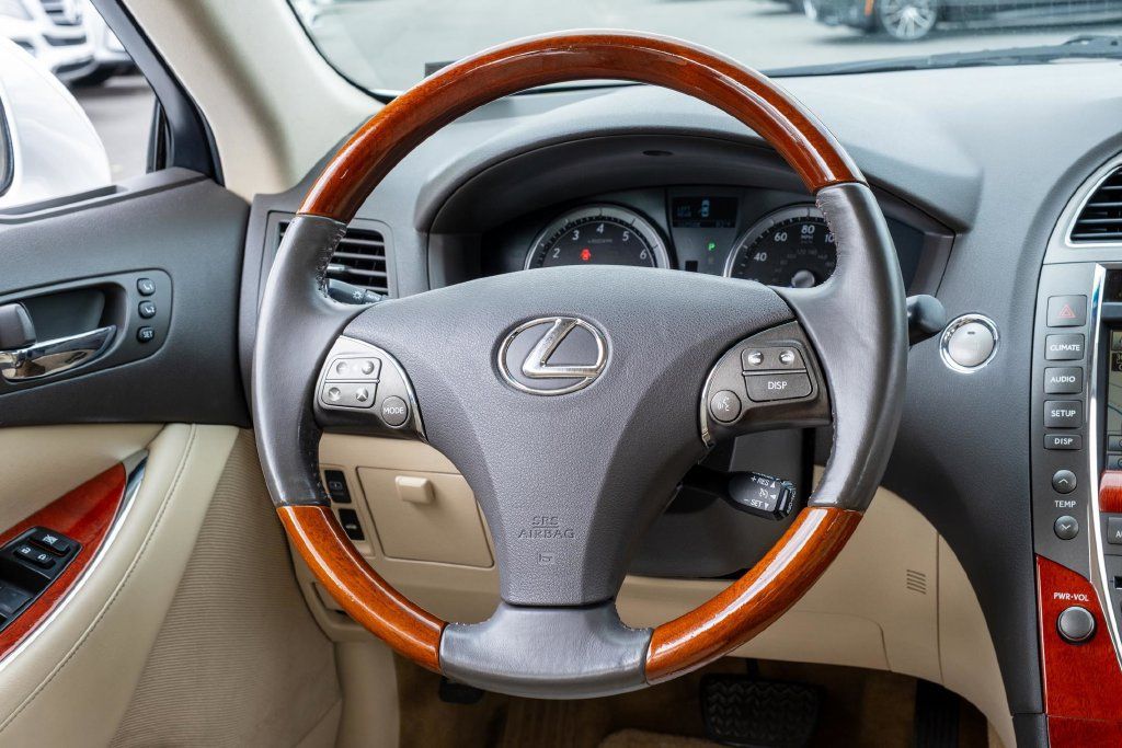Used 2011 Lexus ES 350 w/ Preferred Accessory Package FWD image 27