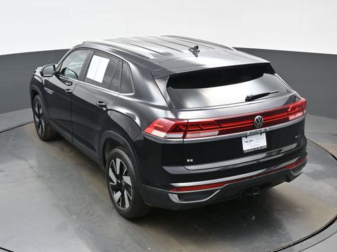 Used 2024 Volkswagen Atlas Cross Sport SE image 36
