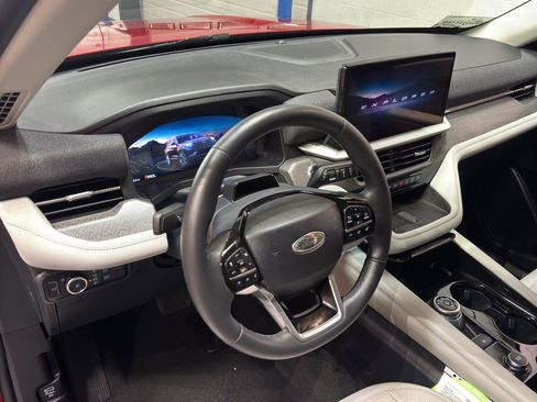 Used 2025 Ford Explorer Platinum w/ Ultimate Package image 20