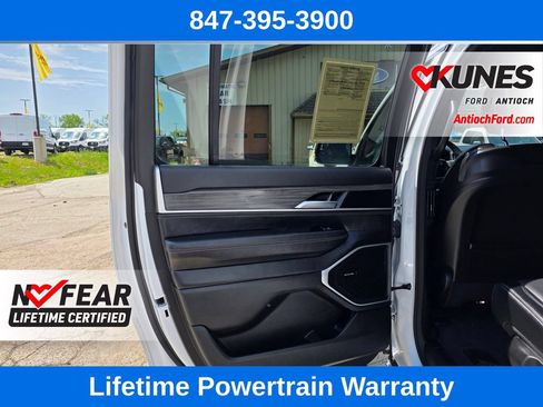 Used 2024 Jeep Wagoneer L Series II w/ Flexible Seating Group AWD/4WD image 22