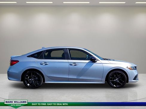 Used 2022 Honda Civic Sport image 2