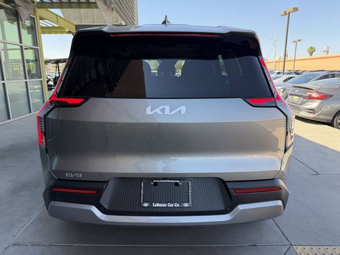 Used 2024 Kia EV9 Light RWD image 13