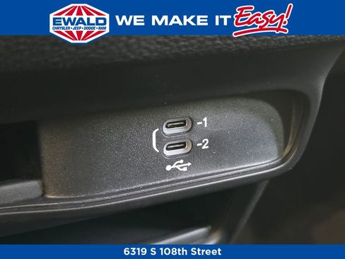 New 2026 Chrysler Pacifica Select image 22