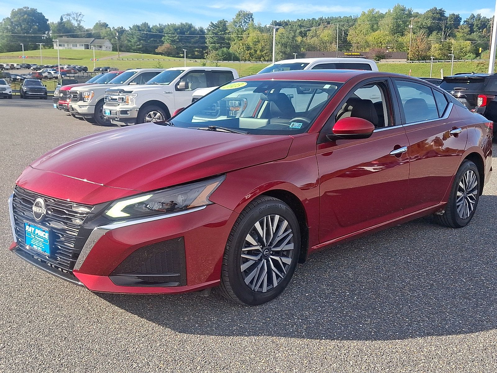 Used 2023 Nissan Altima 2.5 SV w/ SV Premium Package AWD/4WD image 2