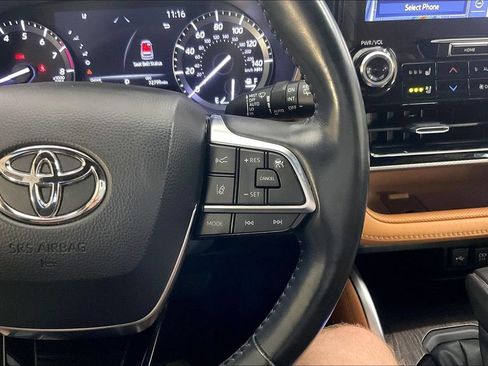Used 2020 Toyota Highlander Platinum AWD/4WD image 26