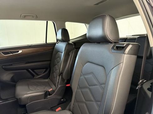 Used 2024 Volkswagen Atlas SE AWD/4WD image 18