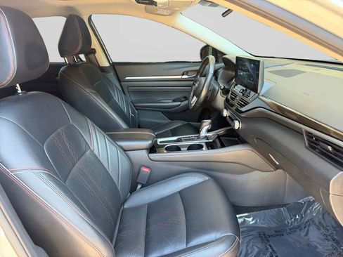Used 2023 Nissan Altima 2.5 SR w/ SR Premium Package FWD image 35
