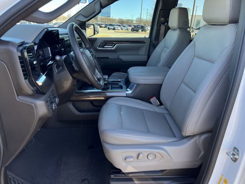 Used 2024 Chevrolet Silverado 1500 LT Trail Boss w/ Convenience Package II image 32