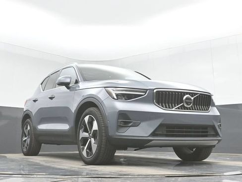 Used 2023 Volvo XC40 B4 Ultimate FWD image 41