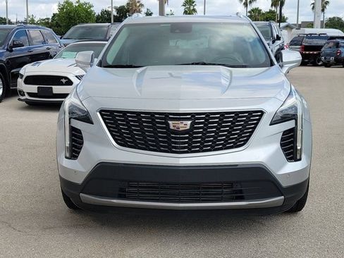 Used 2022 Cadillac XT4 Premium Luxury w/ Technology Package FWD image 2