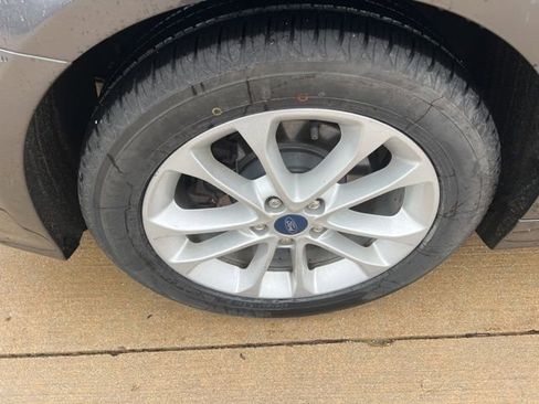 Used 2019 Ford Fusion SE image 10