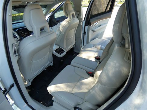 Used 2020 Volvo XC90 T6 Momentum image 47