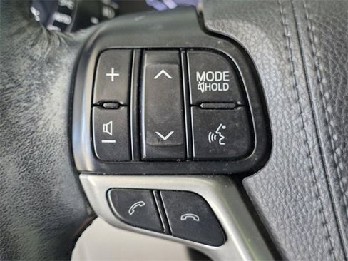 Used 2018 Toyota Highlander LE image 25