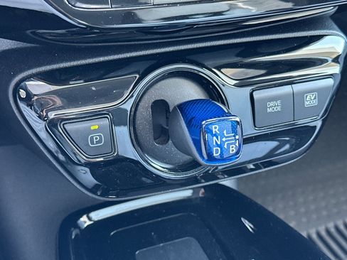 Certified 2022 Toyota Prius XLE w/ Premium Convenience Package FWD image 21