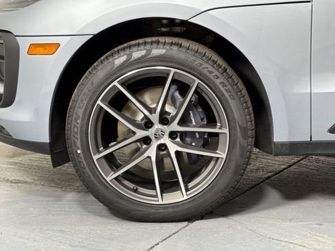 New 2026 Porsche Macan image 32