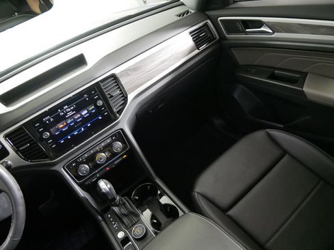 Used 2023 Volkswagen Atlas Cross Sport SE AWD/4WD image 10