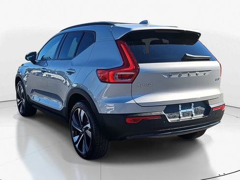 Used 2025 Volvo XC40 B5 Plus image 7