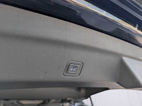 Certified 2025 GMC Yukon Elevation w/ LPO, Elevation Black Package image 12