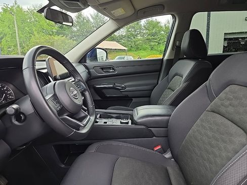 Used 2024 Nissan Pathfinder SV AWD/4WD image 31
