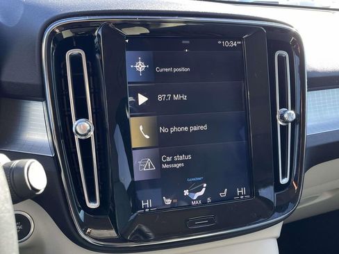 Used 2021 Volvo XC40 T5 Momentum w/ Premium Package image 16